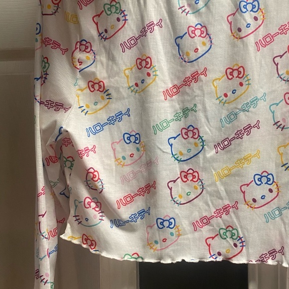 Y2K Hello Kitty Crop-top 😻 - Picture 2 of 3